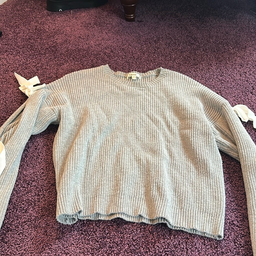 Bow sweater